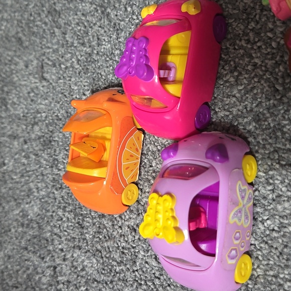 Shopkins Colorful Toy Set with 3 Cars (22 total pieces) - Picture 3 of 3